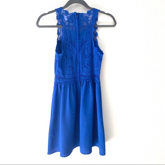 Blue Lace Divided Dress - Picture 3 of 8
